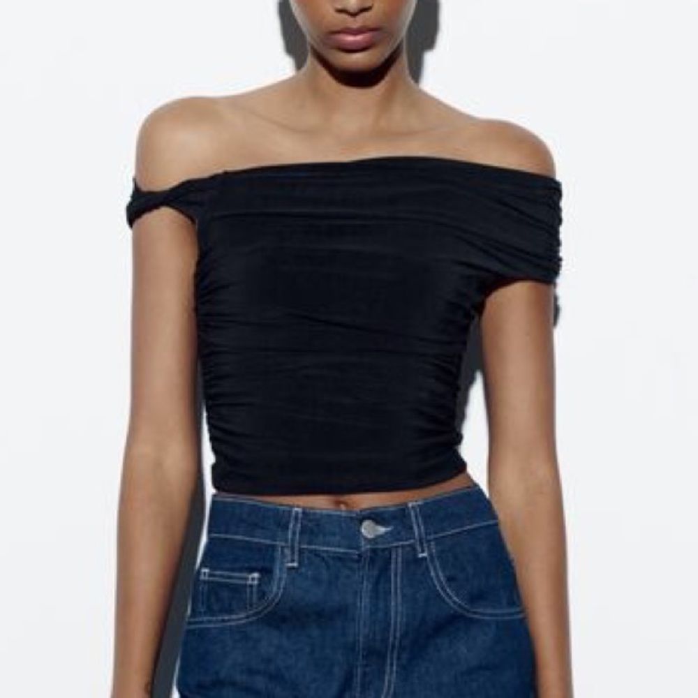 Zara RUCHED ASYMMETRIC TOP
BLACK 0/5039/358/800/03